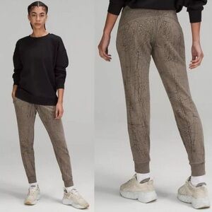 Lululemon Women's Warm Down Jogger Size 4 Cotton Terry Thread Dye Rover Black